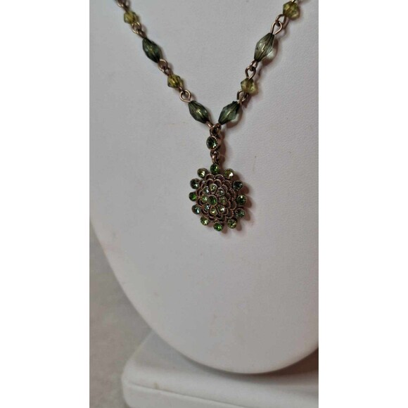 Liz Claiborne Green Rhinestone Fasion Necklace 18" Peridot Colored Stones - Picture 1 of 8